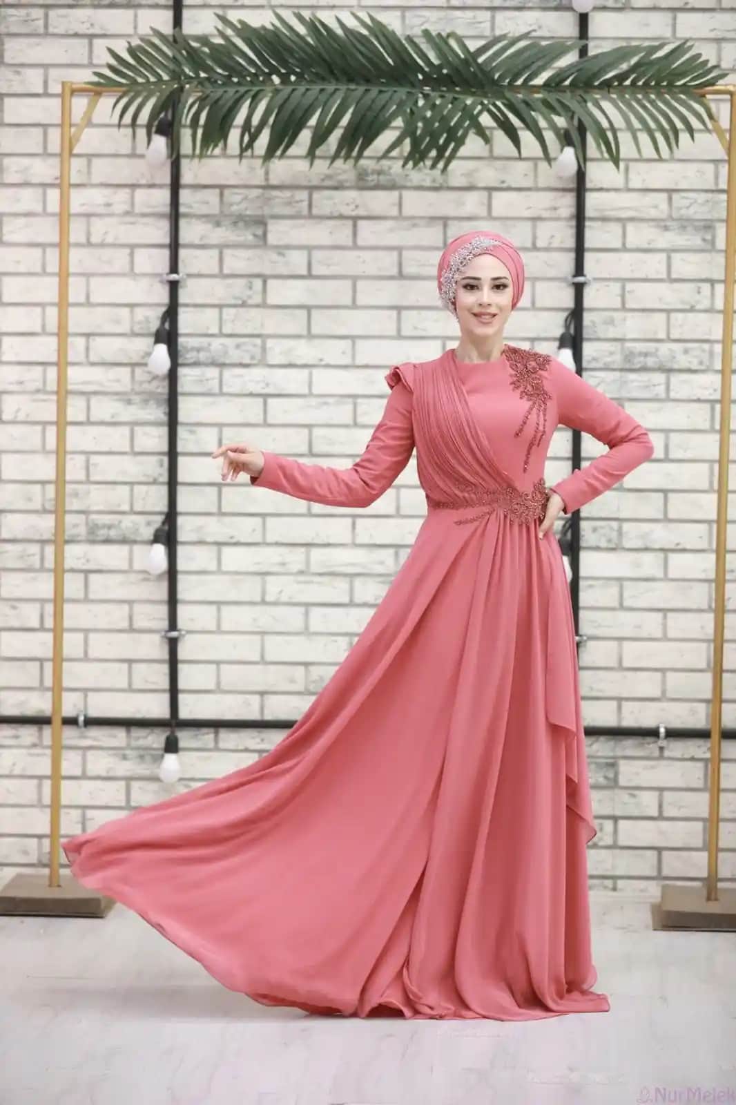 Soz İçin Elbise Nedir, Nasıl Seçilir ve Moda Trendleri Nelerdir