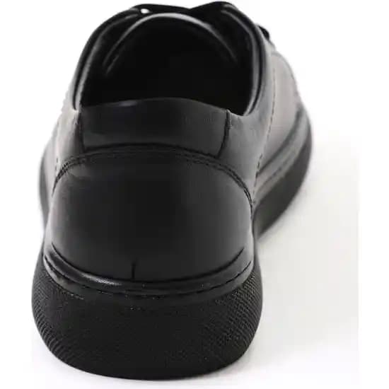 Stone Blue Ayakkabılar: Moda Dünyasında Zarafetin Modern Simgesi ve Kombin İpuçları