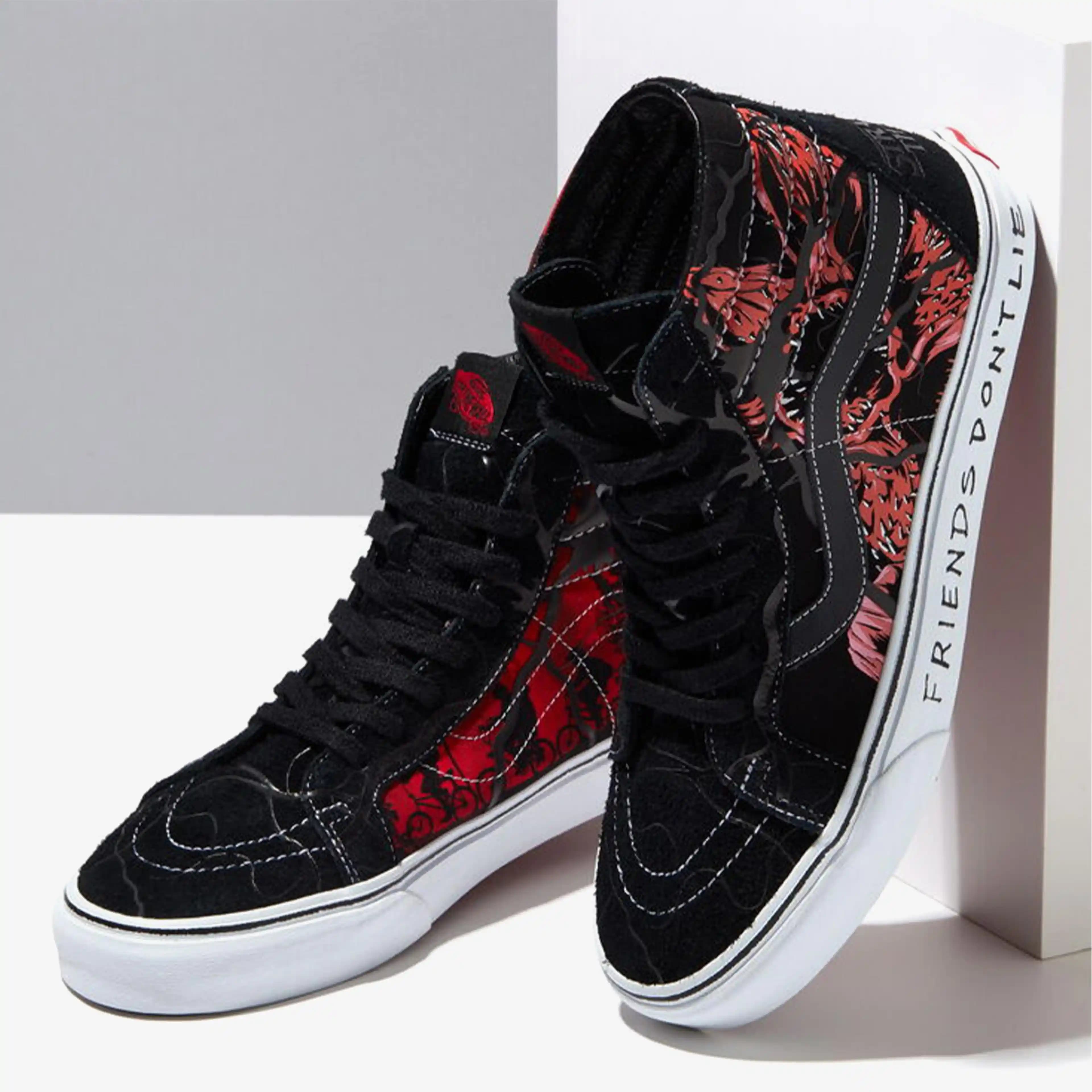 Stranger Things Temalı Vans Ayakkabıları: Moda Dünyasında Yenilikçi ve Çekici Tasarımlar