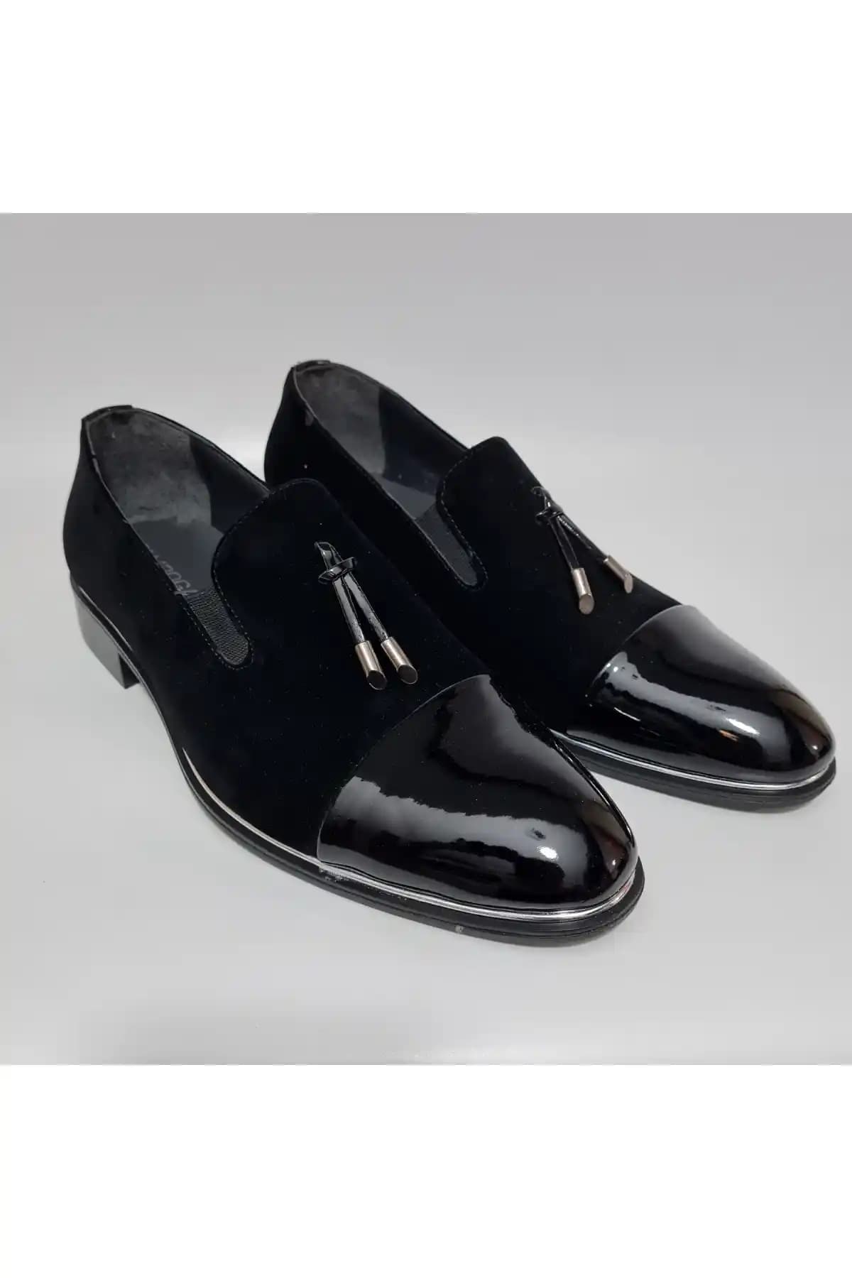 Süet Kundura Modası ve Bakımı: Şıklık ve İşlevselliğin Buluşması