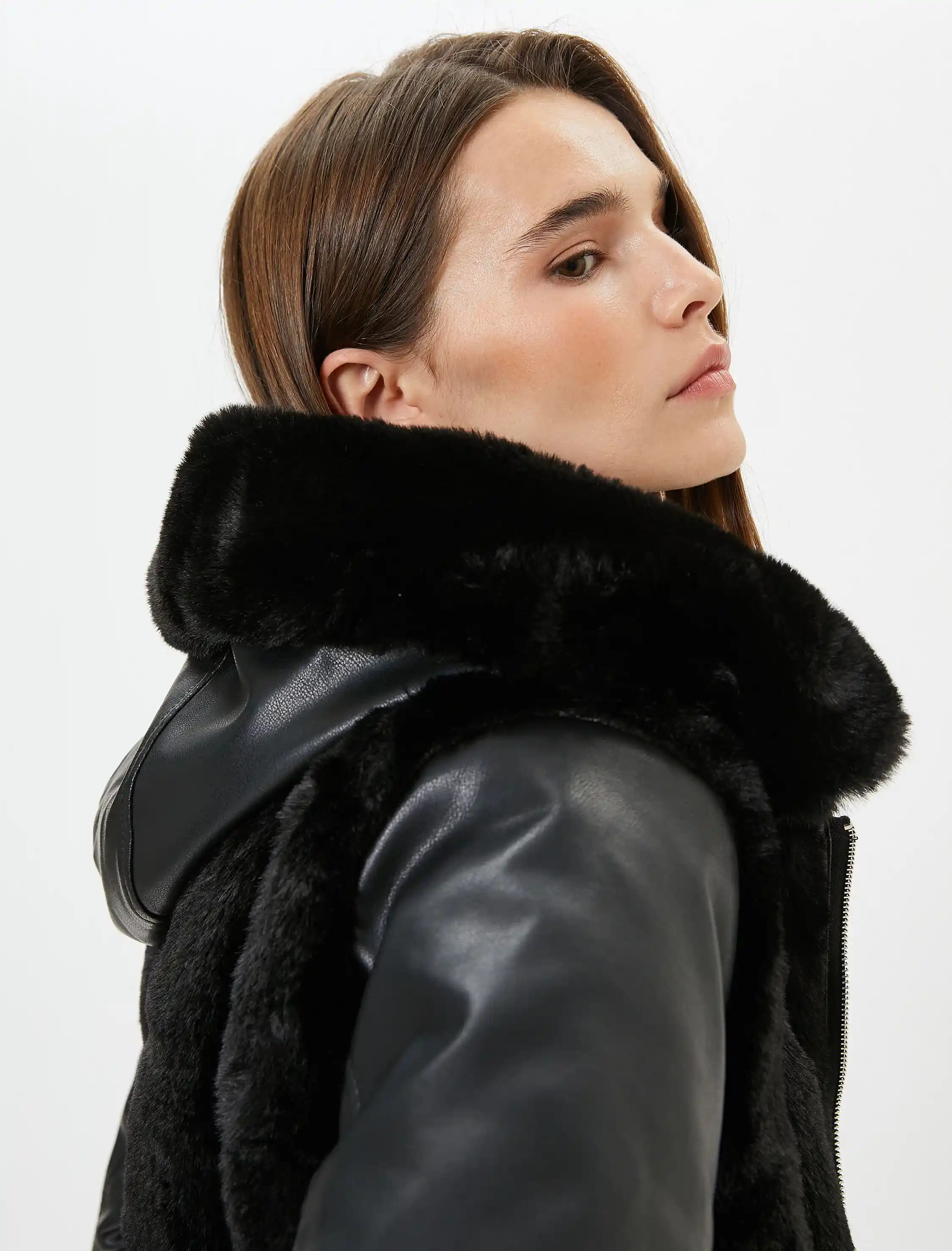 Suni Deri Kürklü Montlar: Moda ve Sürdürülebilirlik Trendlerini Yansıtan Şık Parçalar