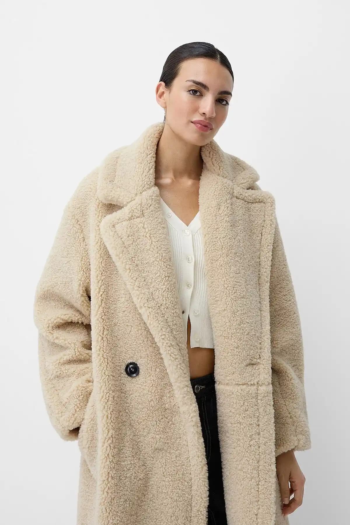 Suni Yünlü Montlar: Çevre Dostu ve Şık Kış Giyim Seçenekleri