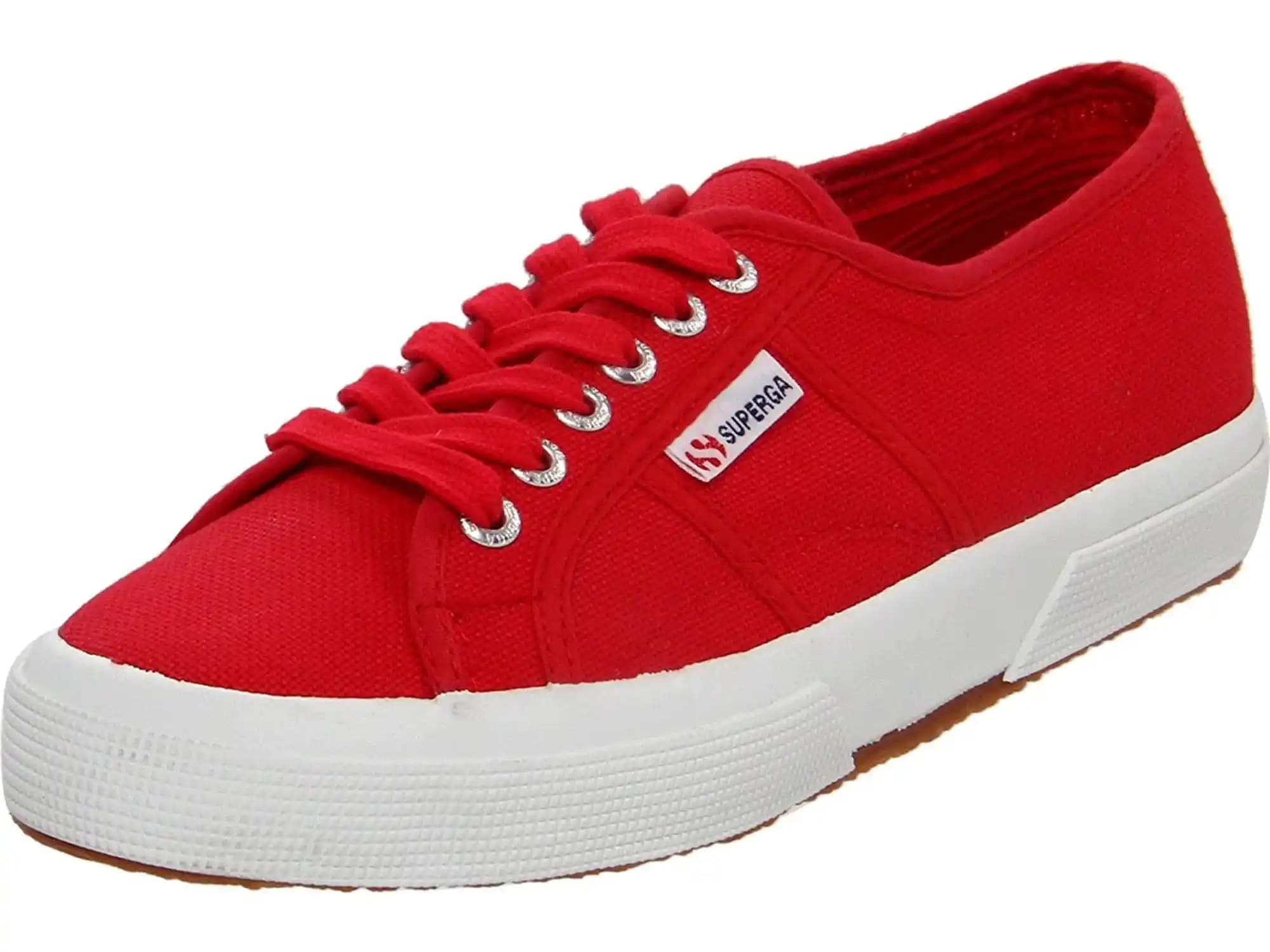 Superga Sneakers Moda Dünyasında Zamansız Bir İkon Olmayı Sürdürüyor