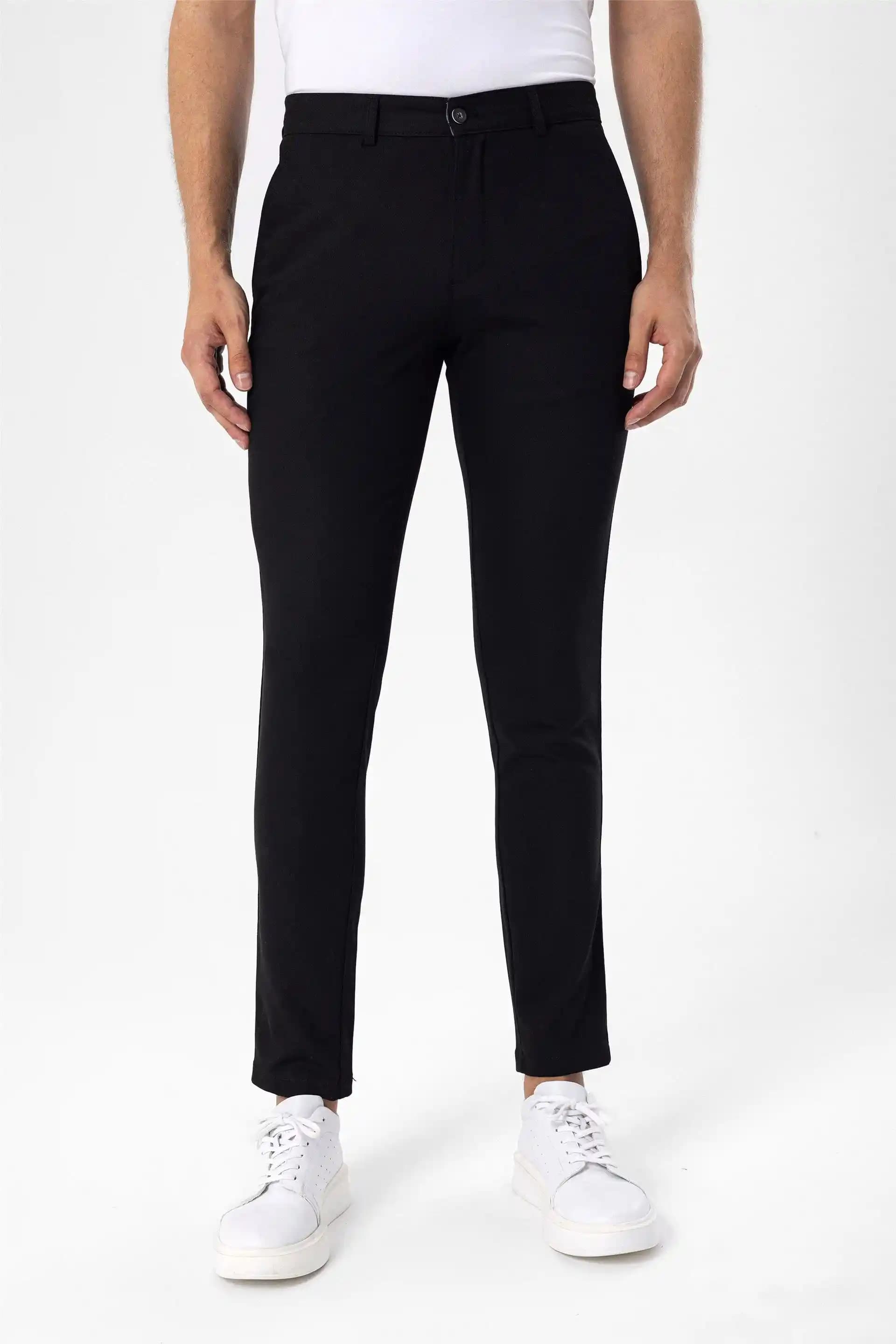 Süvari Pantolon Kumaşları: Stil ve Konforun Uyumunu Sağlayan Seçenekler ve Stil İpuçları