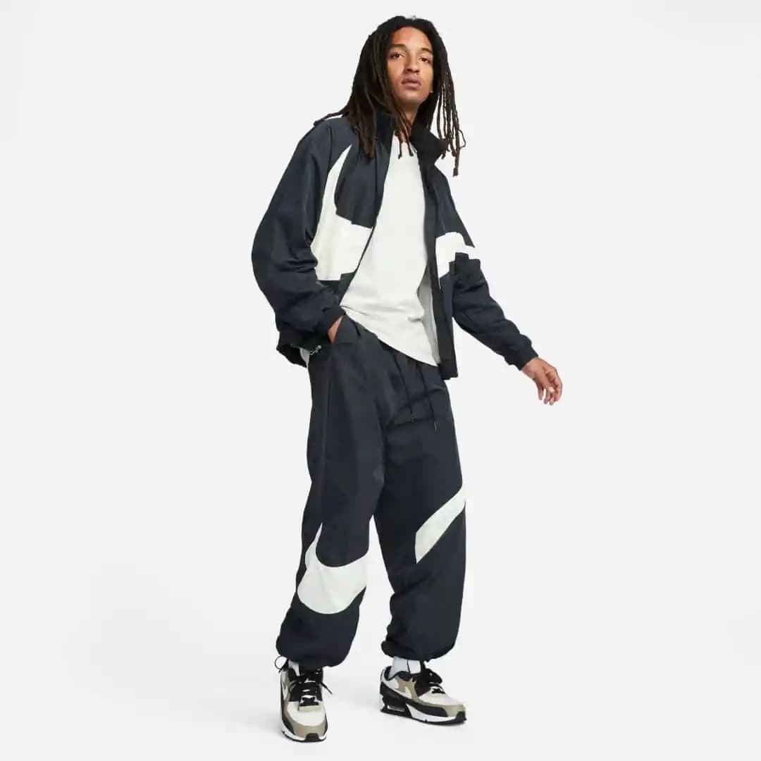 Swoosh Eşofmanlar Moda ve Konforun Buluştuğu Güncel Trendler ve Kombinasyon İpuçları