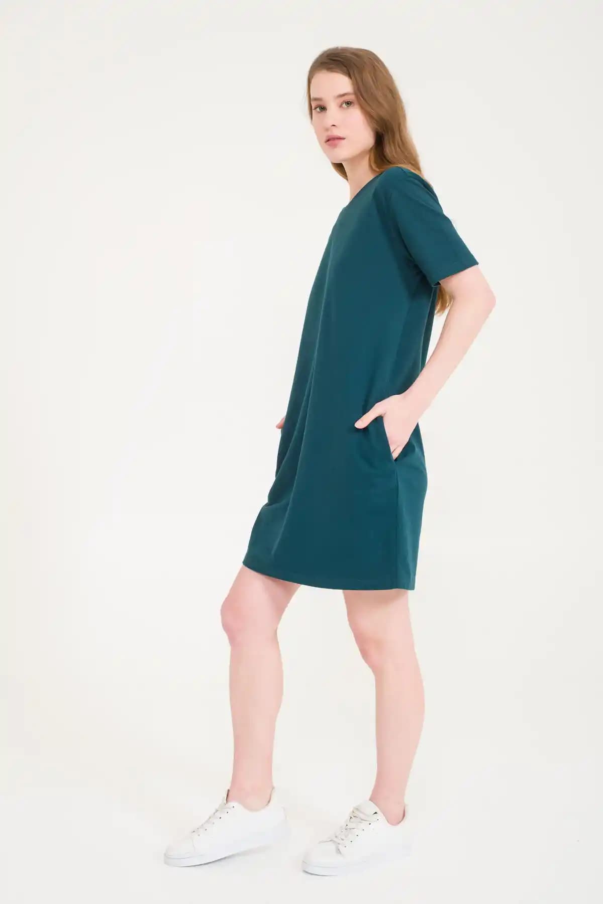 T-shirt elbise: rahatlık ve şıklığı bir arada sunan modern moda trendleri