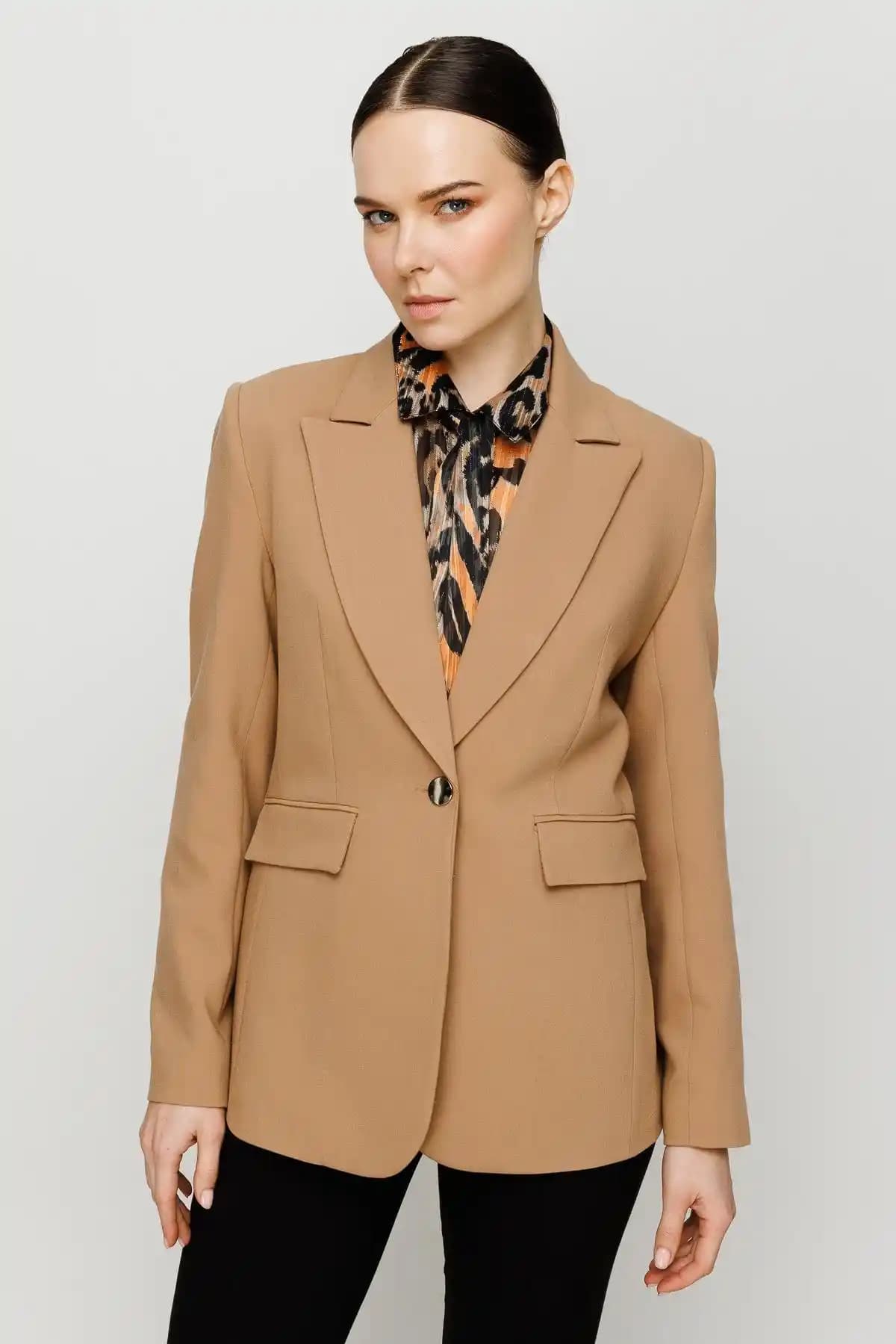 Taba Ceket Modasında Zamansız Şıklık ve Çok Yönlülük Rehberi