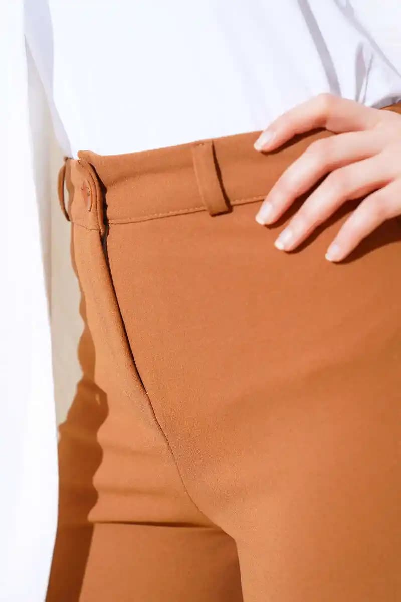 Taba Pantolon: Moda Dünyasında Çok Yönlü Kullanım ve Stil İpuçları