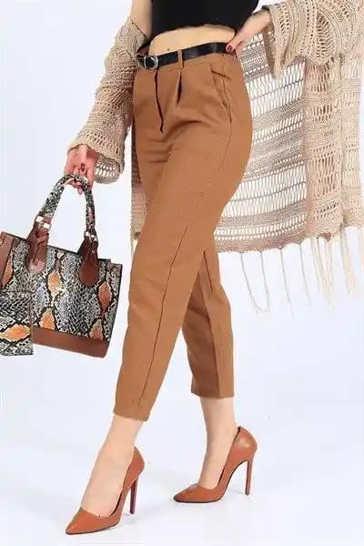 Taba Rengi Pantolon Kombinleri: Şıklık ve Zarafet İçin Stil Önerileri ve Trendler