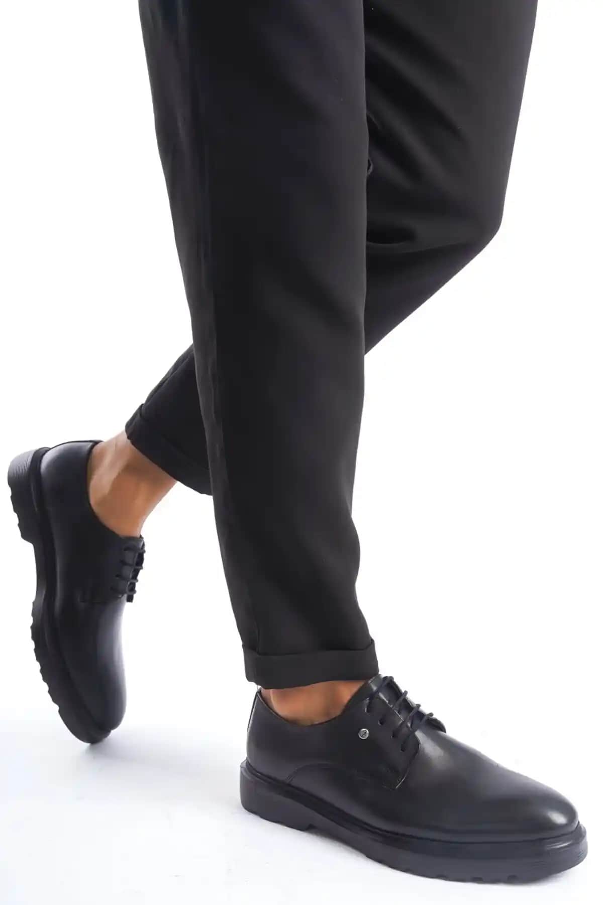 Takım Elbise ile Uyumlu Ayakkabı Seçimi: Şıklığınızı Tamamlayan Detaylar ve İpuçları