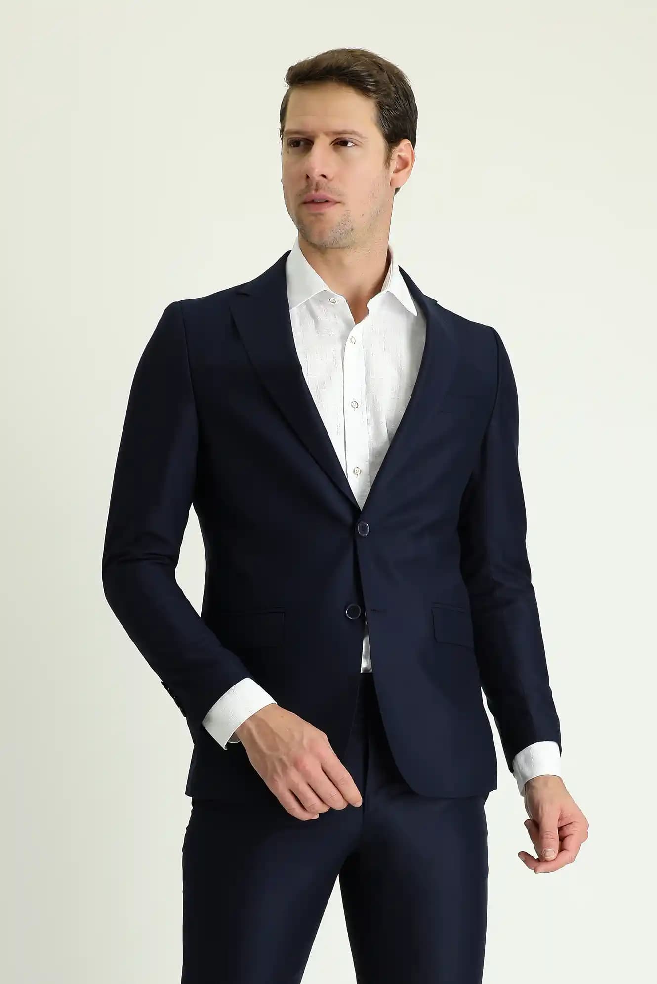 Takım Elbise Kol Boyu Seçimi ve Moda Trendleri Hakkında Kapsamlı Rehber