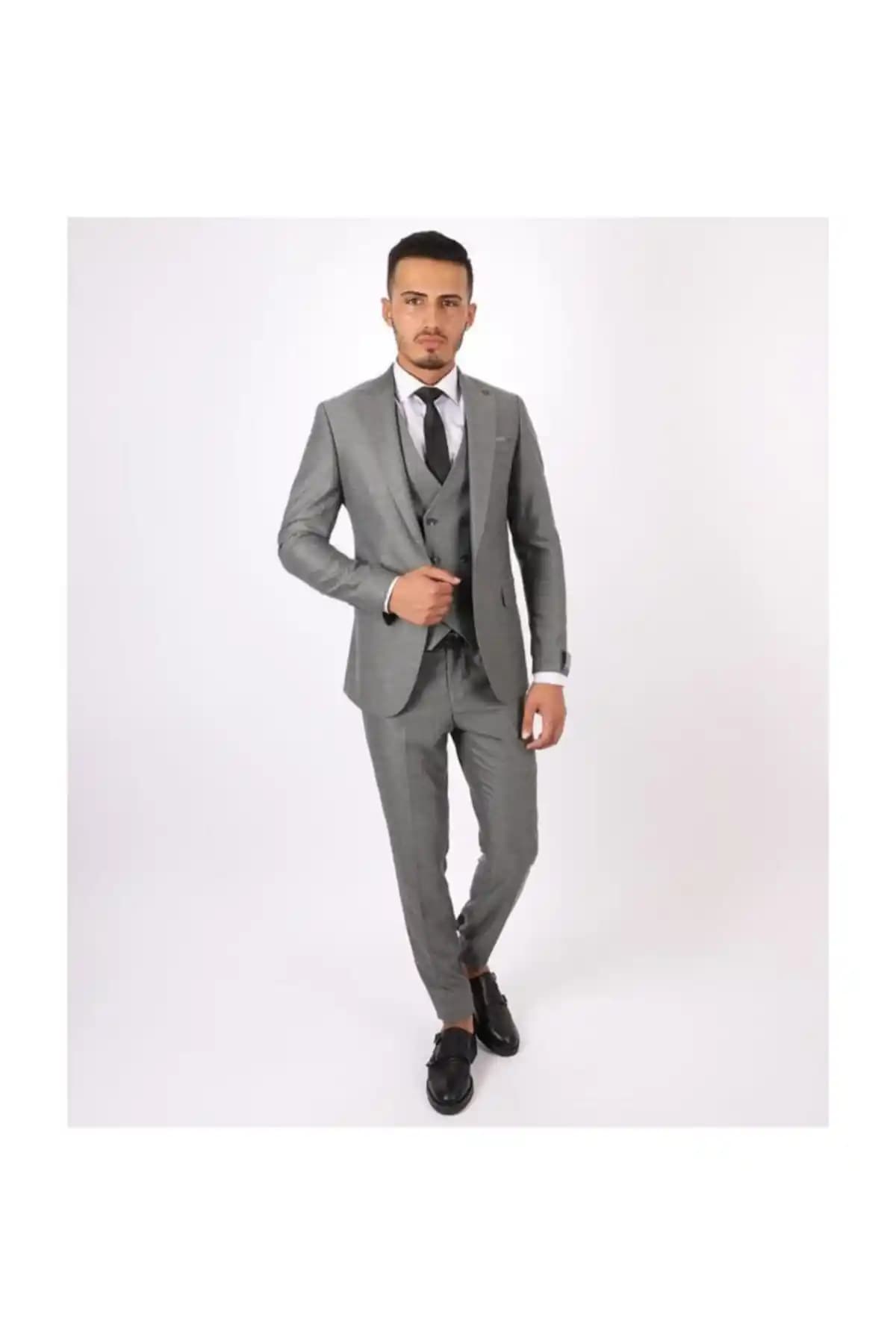 Takım Elbise Modasında Güncel Trendler ve Klasik Şıklık Analizi