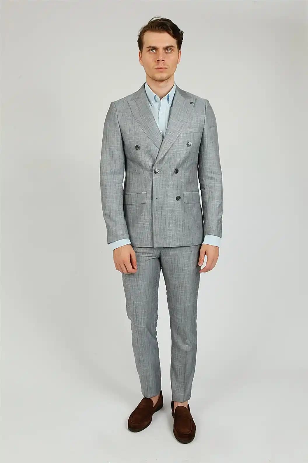 Takım Elbise Outletleri ile Uygun Fiyatlı Şıklık ve Moda Trendleri