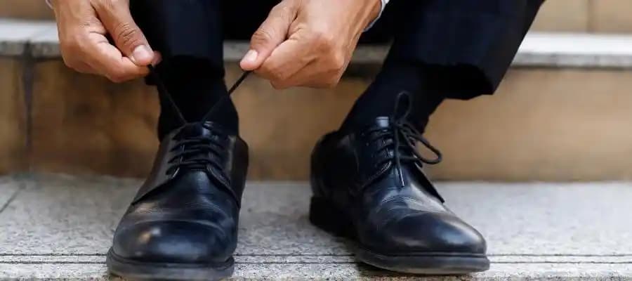 Takım Elbise ve Ayakkabı Seçimi: Şıklık ve Uyum İçin En İyi İpuçları