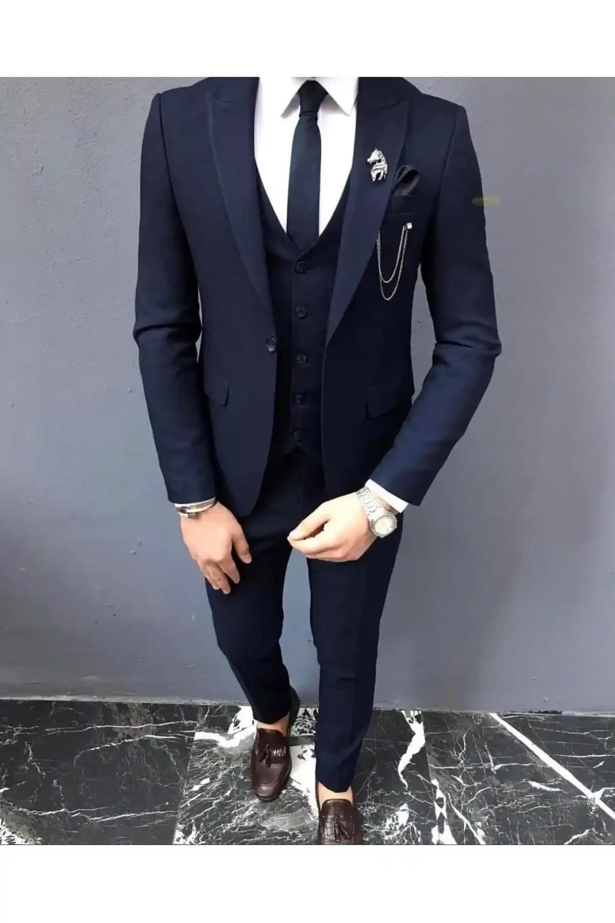 Takım Elbise ve Kravat Kombinasyonlarıyla Şıklık ve Profesyonellik Yaratın
