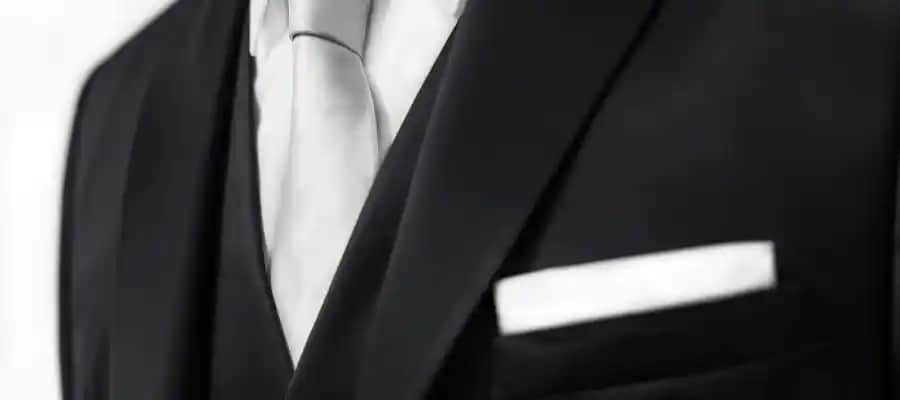 Takım Elbise ve Smokinin Temel Farkları ve Kullanım Alanları Hakkında Kapsamlı Rehber