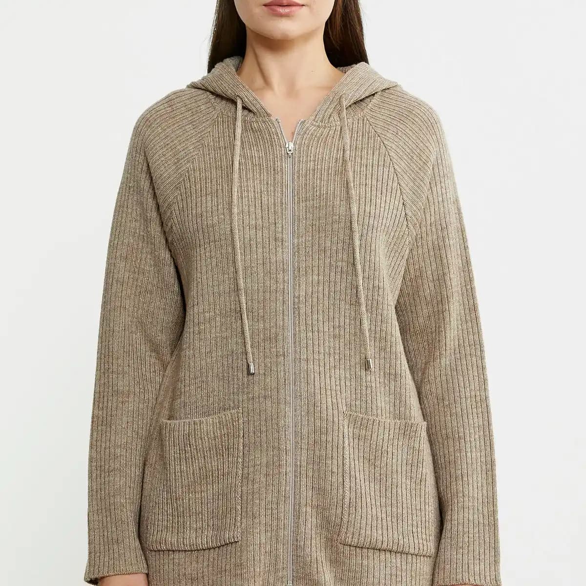 Tam Fermuarlı Hırka Modelleri: Şıklık ve Fonksiyonelliğin Modern Buluşması