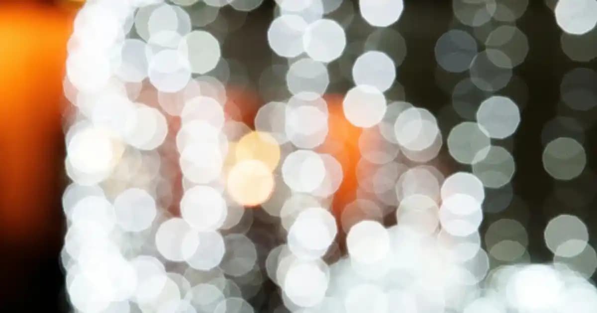 Tarçın Renginin Moda Dünyasındaki Yeri ve Uyumlu Renklerle Kombinasyonlar