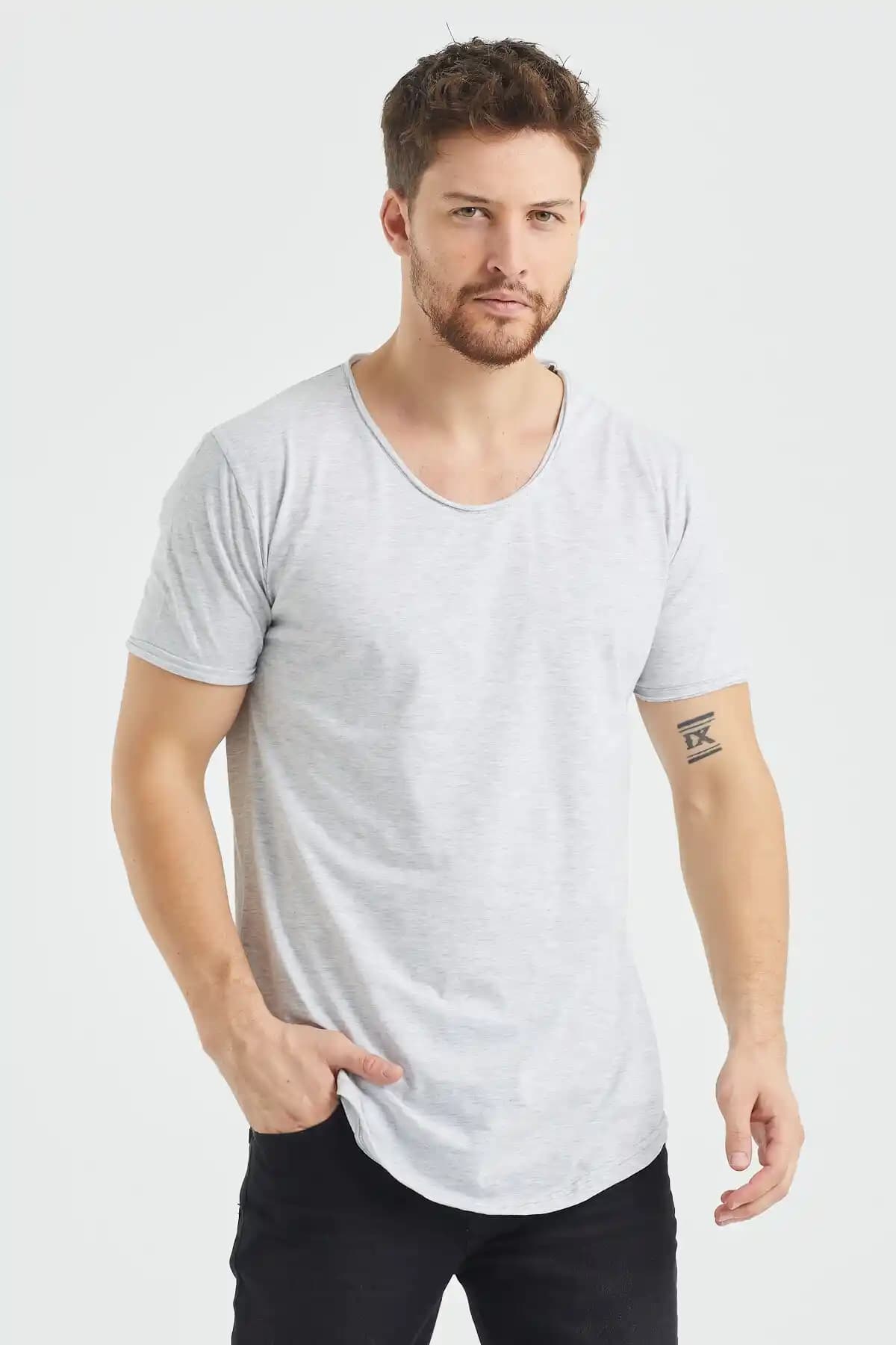 Tarz T-Shirt Seçimi ve Bakımıyla Kendinizi Moda Dünyasında İfade Edin