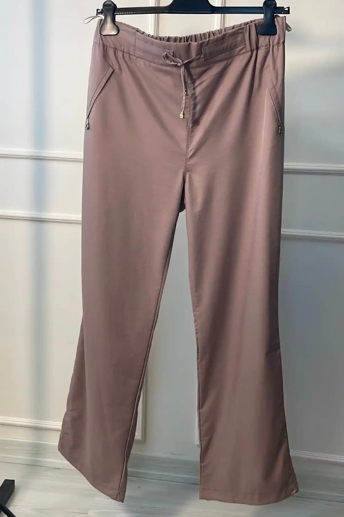 Taş Rengi Kumaş Pantolonlar: Moda Dünyasında Şıklık ve Çok Yönlülük İmkanı