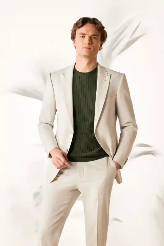 Taş Rengi Takım Elbise: Modern ve Zarif Erkek Giyim Seçenekleri