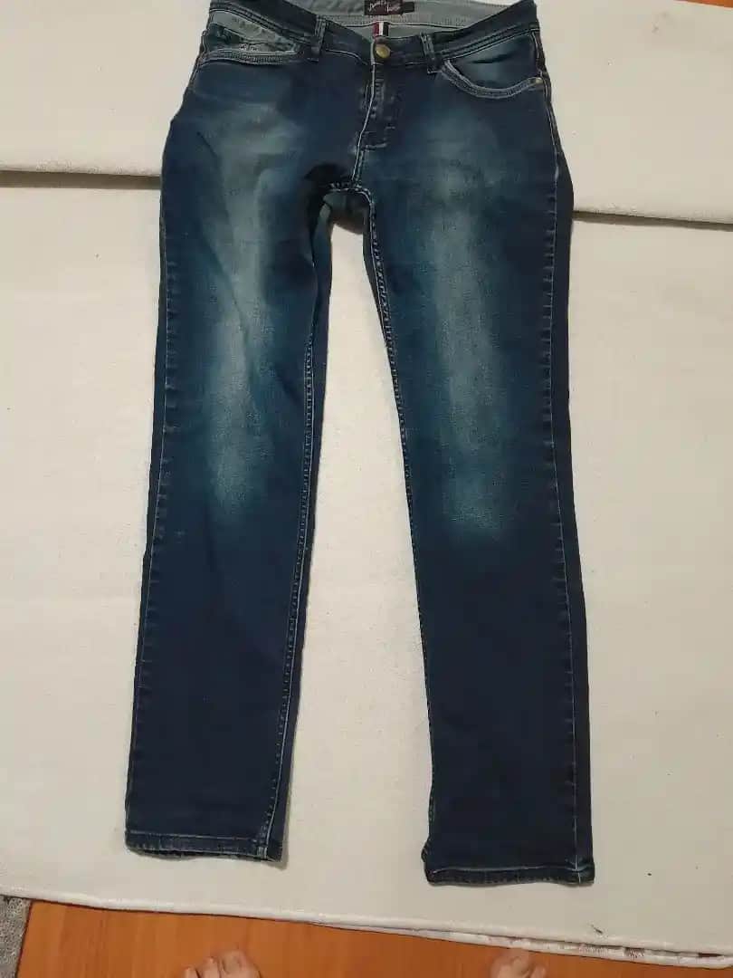 Taşlanmış Kot Modasında Güncel Trendler ve Stil Önerileri 2023