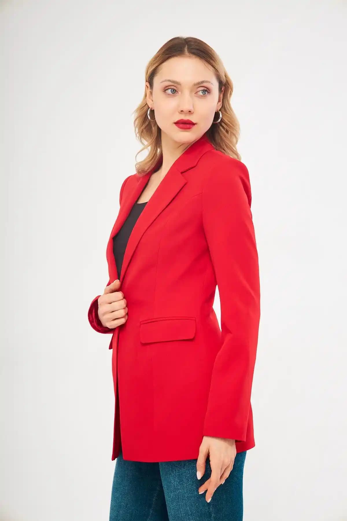 Tek Düğmeli Ceketler Moda Trendleri ve Kombinasyon İpuçları 2023