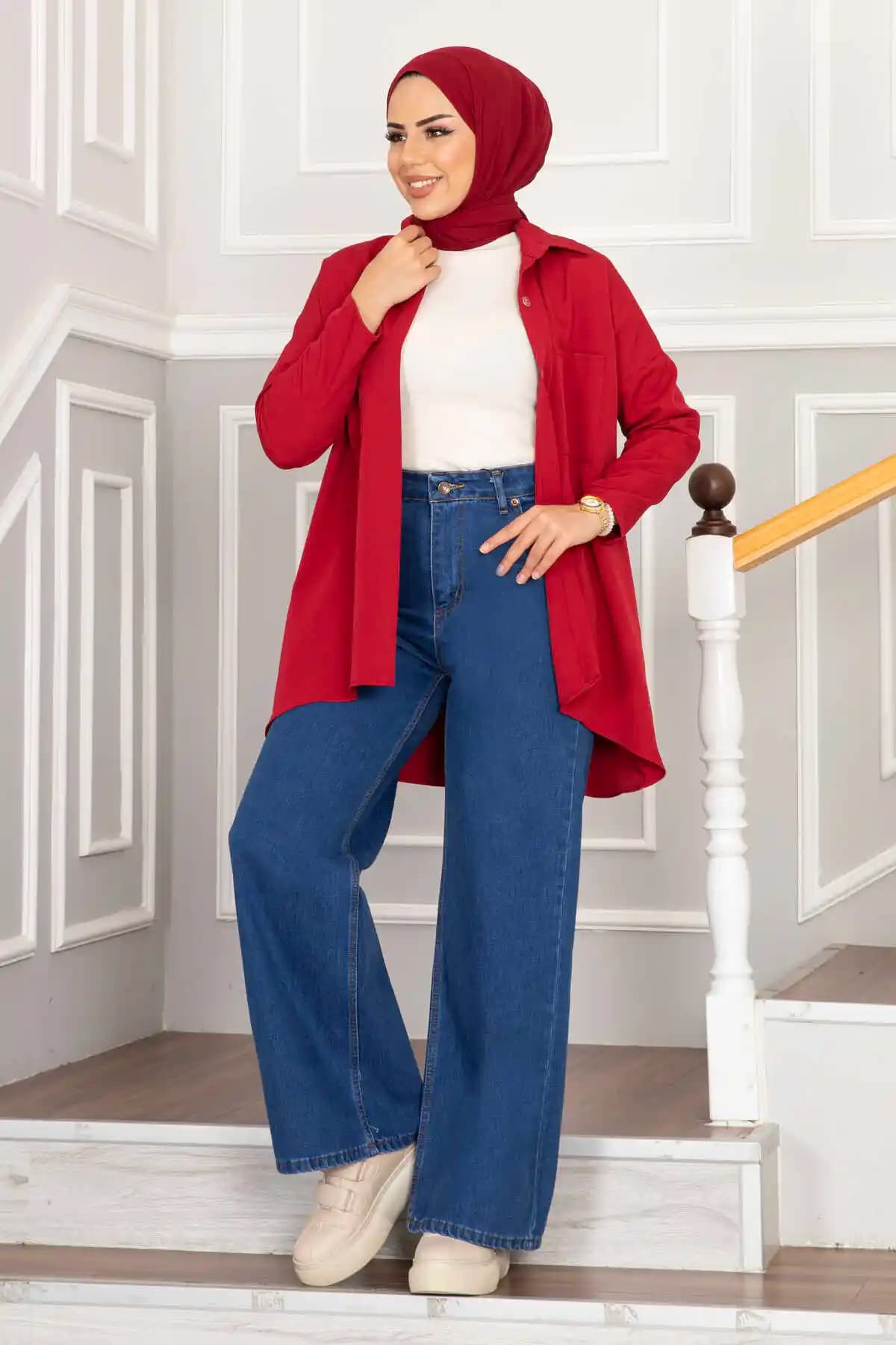 Tesettür Giyiminde Mavi Pantolon Kombinasyonları ve Stil İpuçları