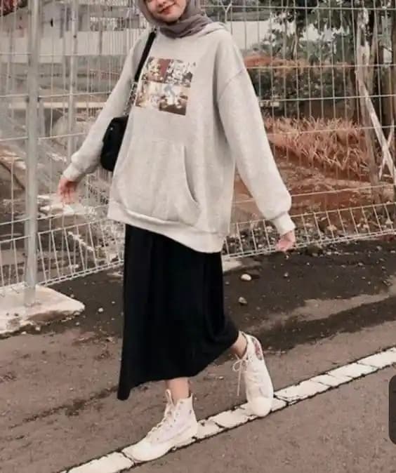 Tesettür Uyumlu Sweatshirt Kombinleri: Şıklık ve Konforun Modern Buluşması