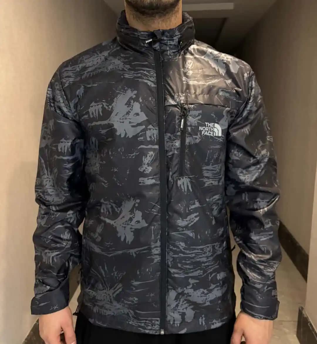 The North Face Mevsimlik Montlar: Moda ve Fonksiyonellik Bir Arada