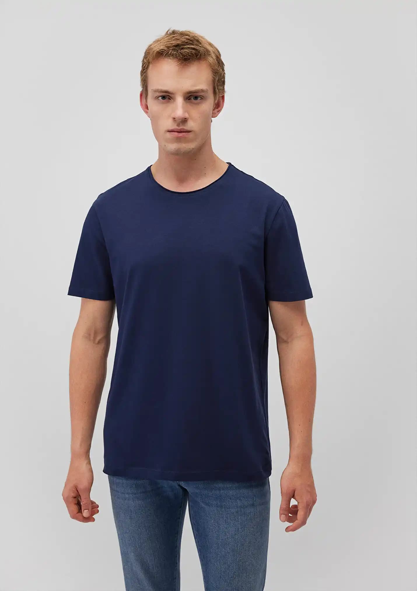 Tişört Outletleri: Uygun Fiyatlı ve Trend Giyim Seçenekleri