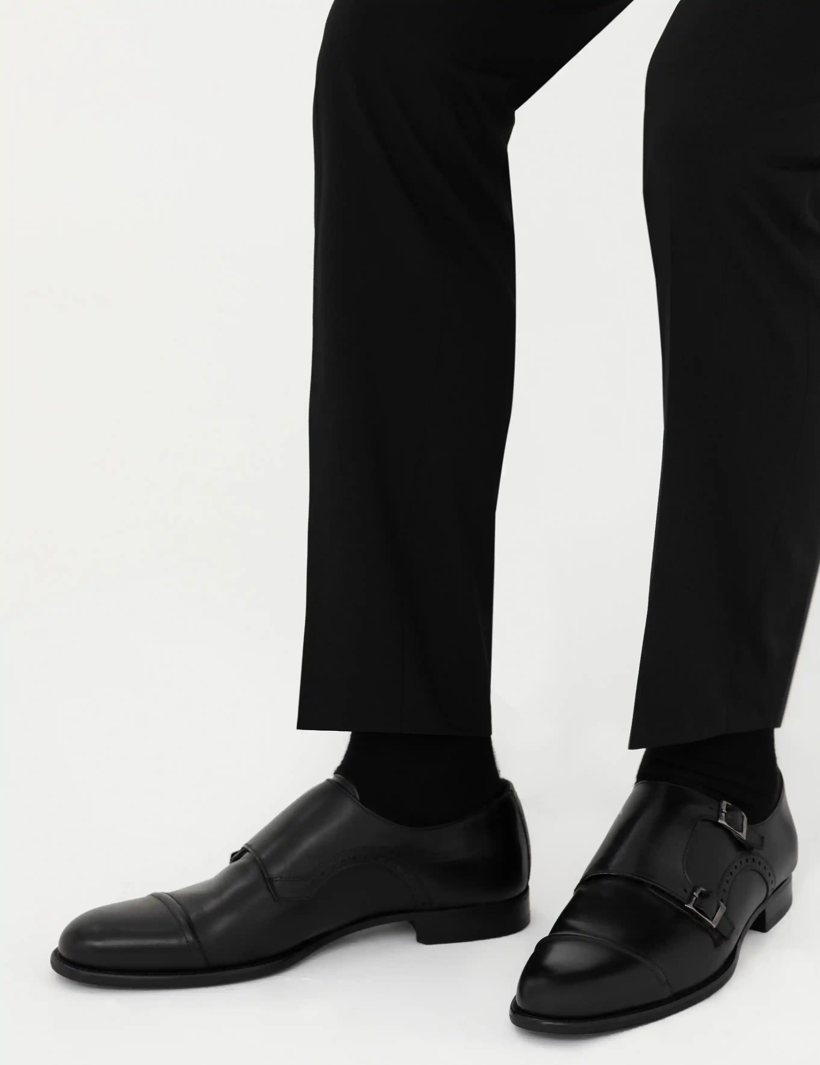 Tokalı Klasik Ayakkabılar: Zamanın Stil Simgesi ve Günümüz Modasındaki Yeri