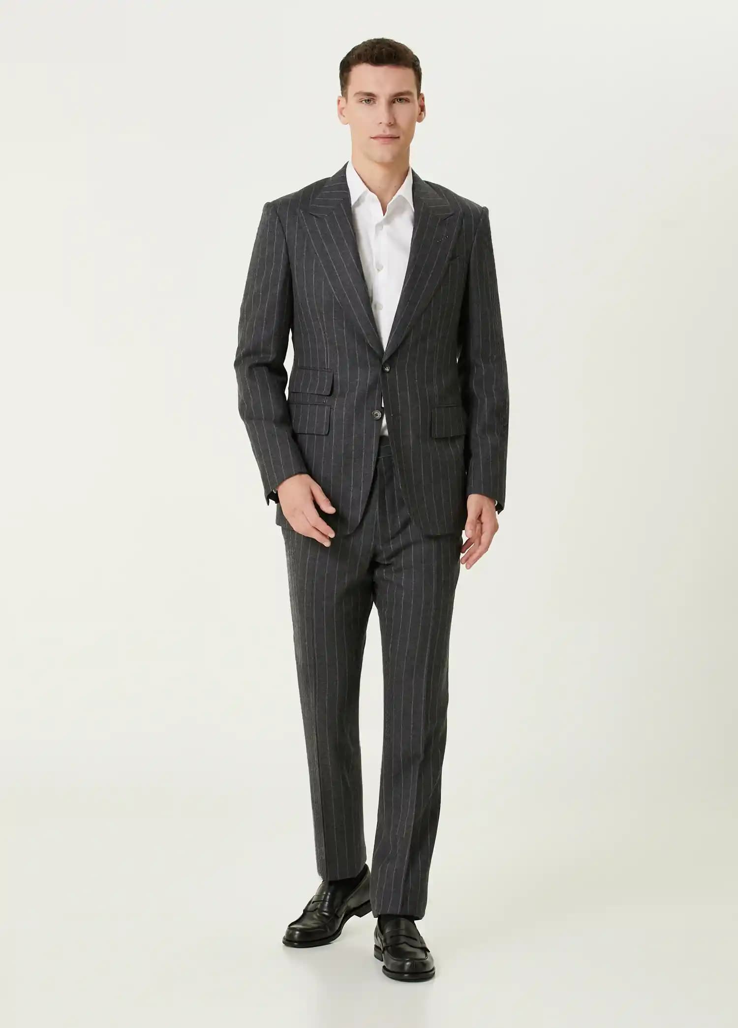 Tom Ford Takım Elbise: Modern ve Şık Tasarımlarla Erkek Giyiminde Öne Çıkın