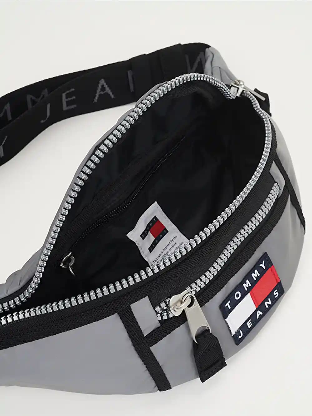 Tommy Bel Çantaları: Moda Trendlerini Yansıtan Şık ve Fonksiyonel Aksesuarlar