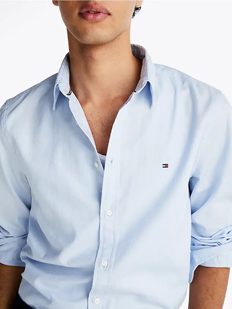 Tommy Hilfiger Erkek Gömlekleri: Şıklık ve Rahatlığın Modern Buluşması