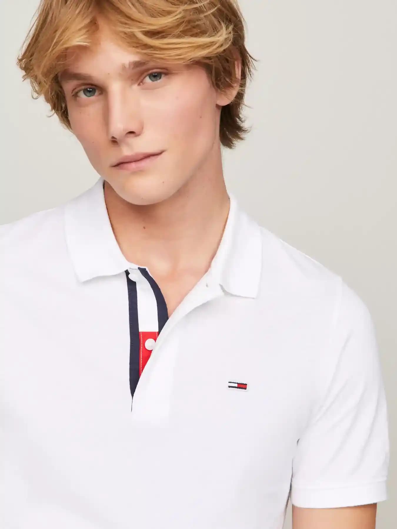 Tommy Hilfiger Erkek Polo Tişörtleri: Kalite ve Şıklığın Modern Buluşması