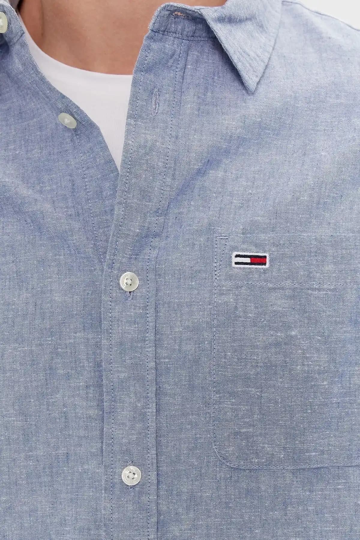 Tommy Hilfiger Gömlekleri: Zamansız Şıklık ve Rahatlık Sunan Moda Parçaları