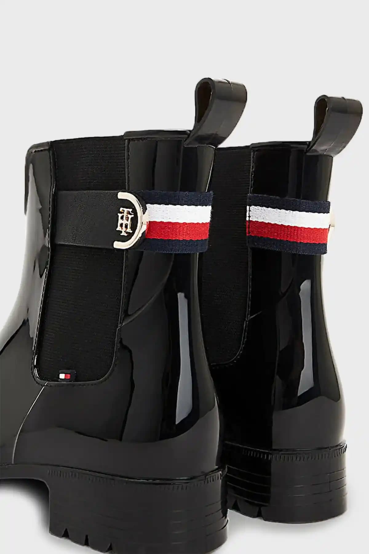 Tommy Hilfiger ile Yağmur Çizmesi Modasında Güncel Trendler ve Stil Önerileri