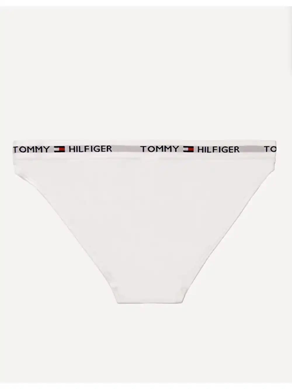 Tommy Hilfiger Külotları: Şıklık ve Konforu Bir Arada Sunan Modern Tasarımlar