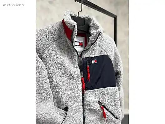 Tommy Hilfiger Peluş Ceketler: Kış Modasında Sıcak ve Şık Seçenekler