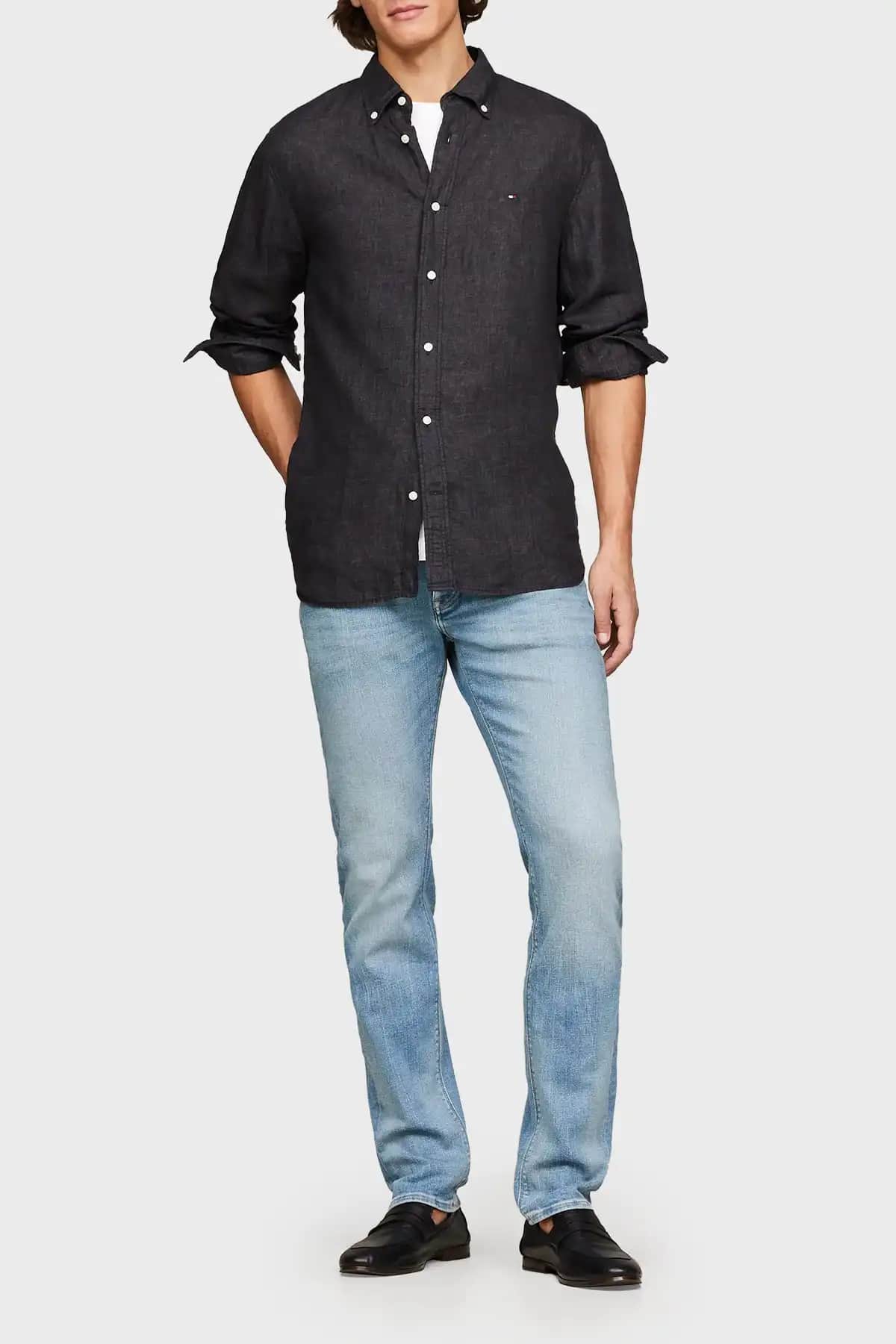 Tommy Hilfiger Siyah Gömlek: Moda Trendleri ve Zamansız Şıklık Üzerine İnceleme