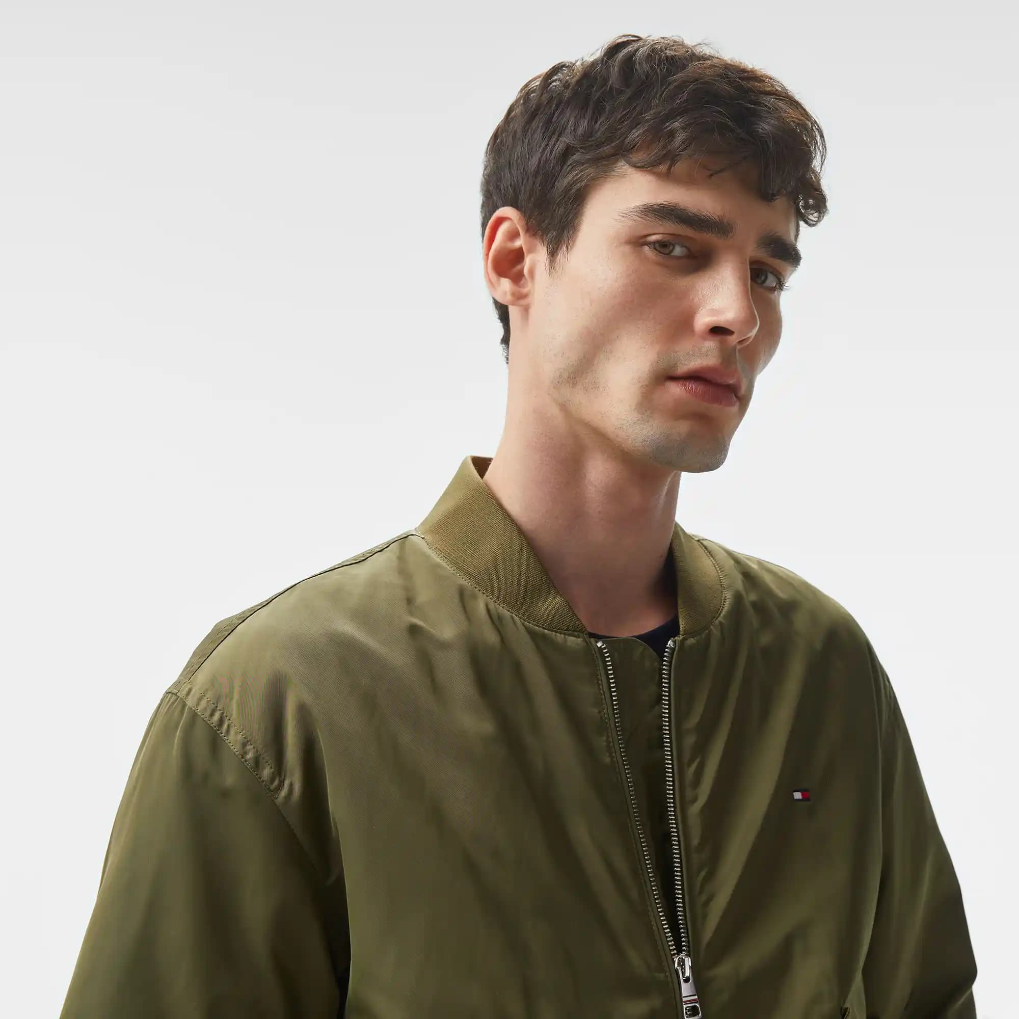 Tommy Hilfiger ve Yeşil Renk Trendleri Moda Dünyasında Güncel Kullanım ve Kombinasyon İpuçları