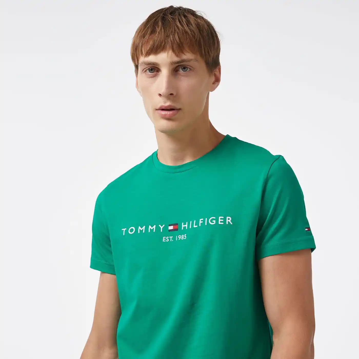 Tommy Hilfiger Yeşil Tişörtler ile Şıklık ve Kendini İfade Etme Rehberi