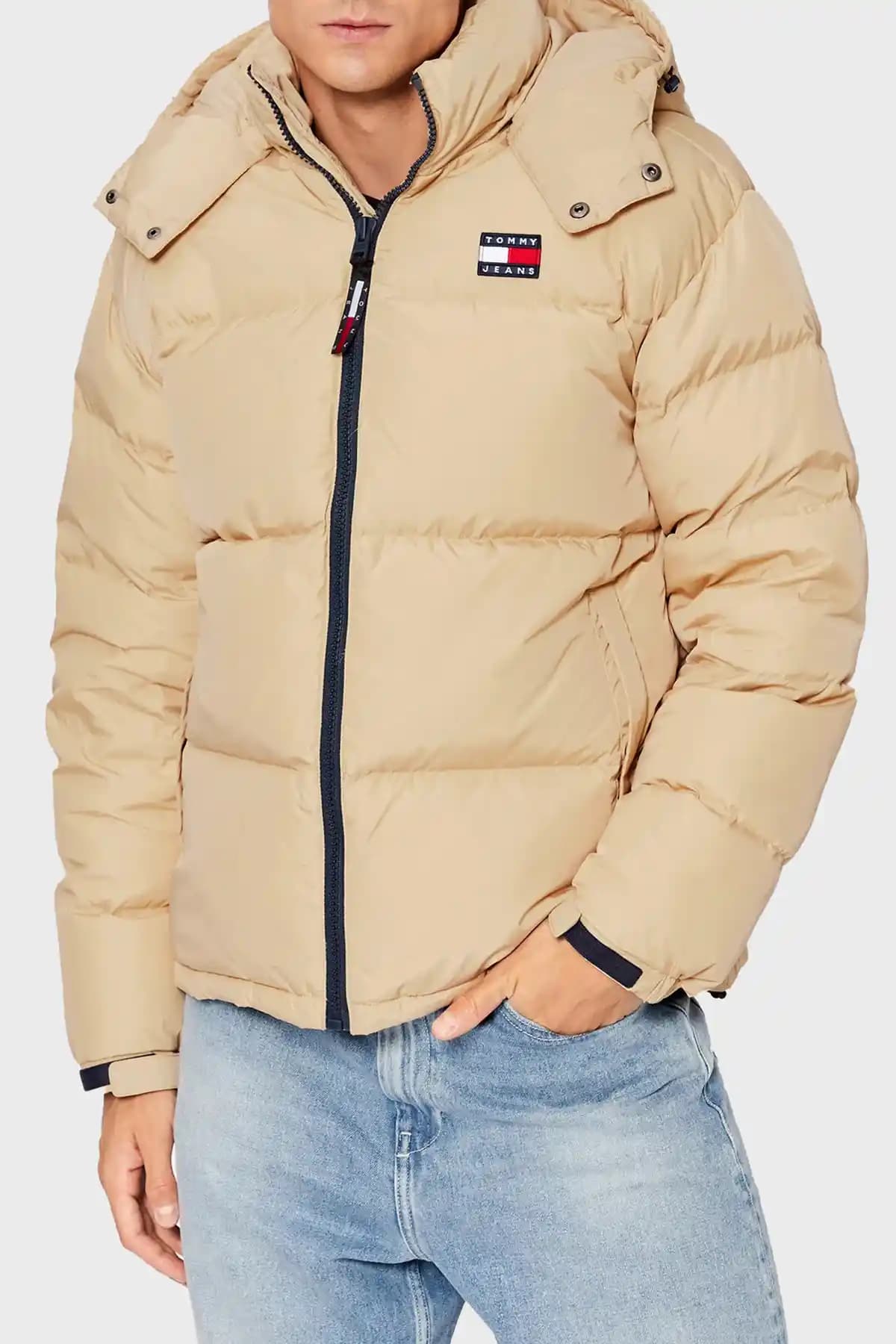 Tommy Jeans ile Erkek Modasında Güncel Trendler ve Stil Önerileri