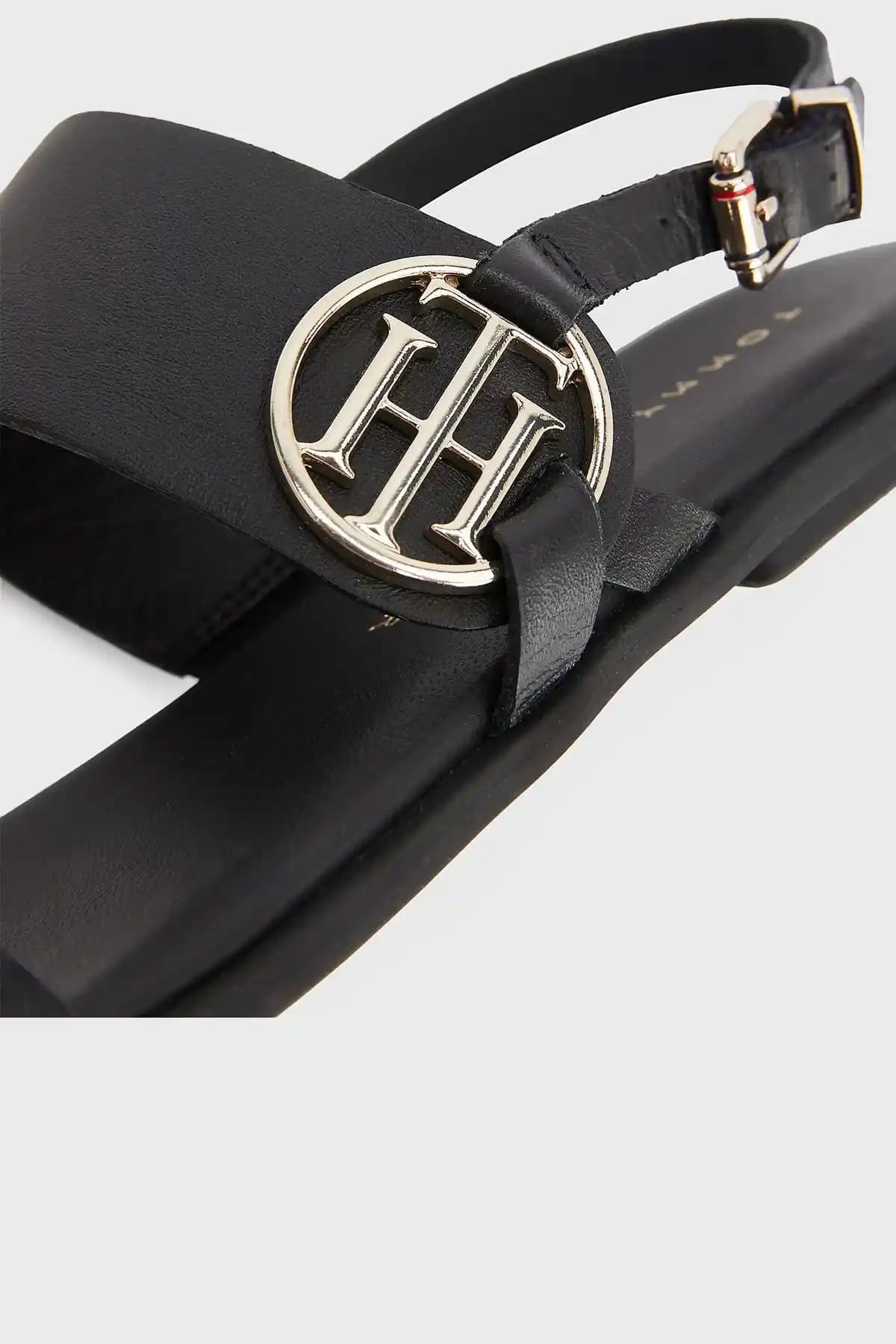 Tommy Sandaletler: Yaz Modasında Konfor ve Şıklığın Buluşması