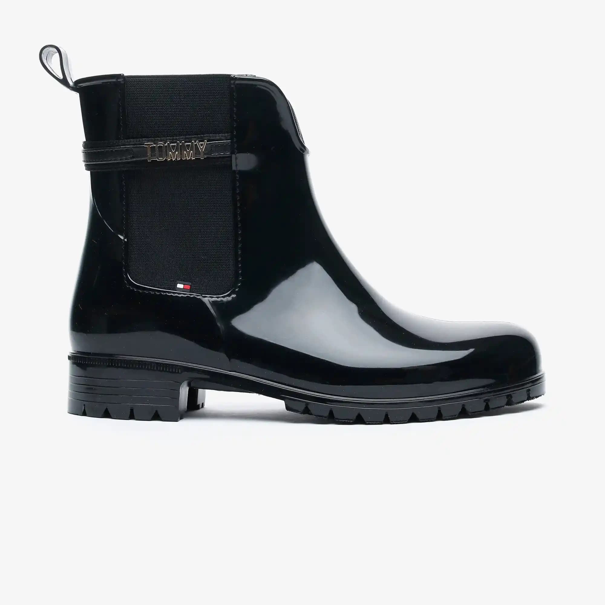 Tommy Yağmur Botu: Modern ve Şık Tasarımlarla Kış Aylarında Fonksiyonellik
