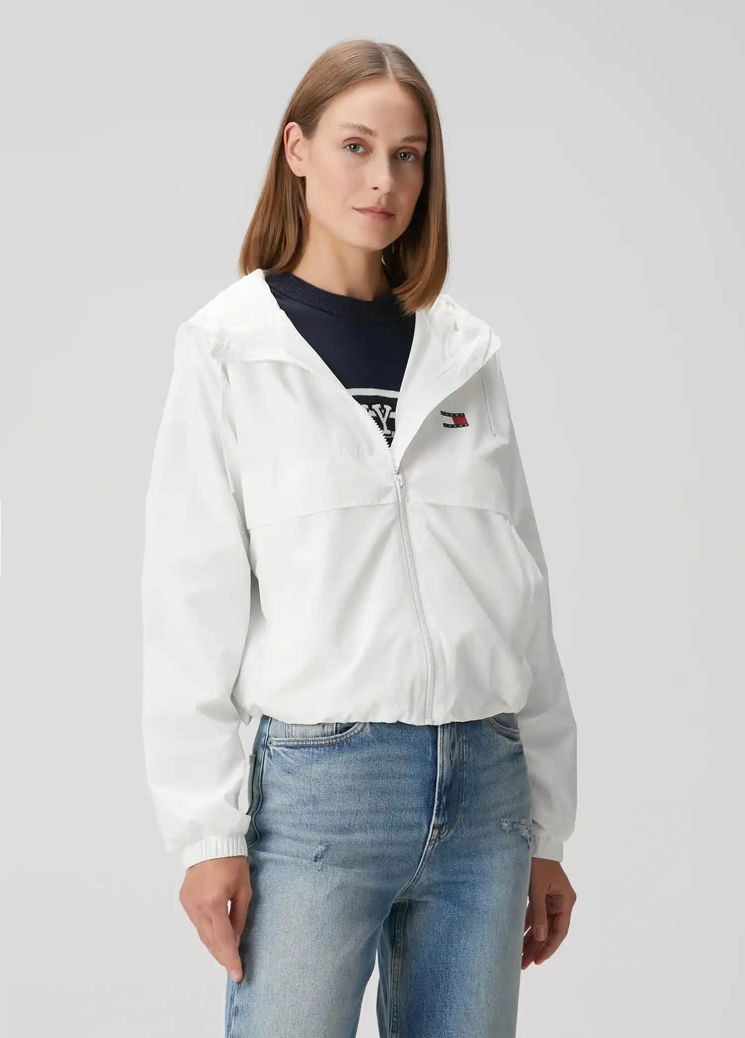 Tommy Yağmurlukları Moda ve Fonksiyonelliği Bir Araya Getiren Güncel Tasarımlar