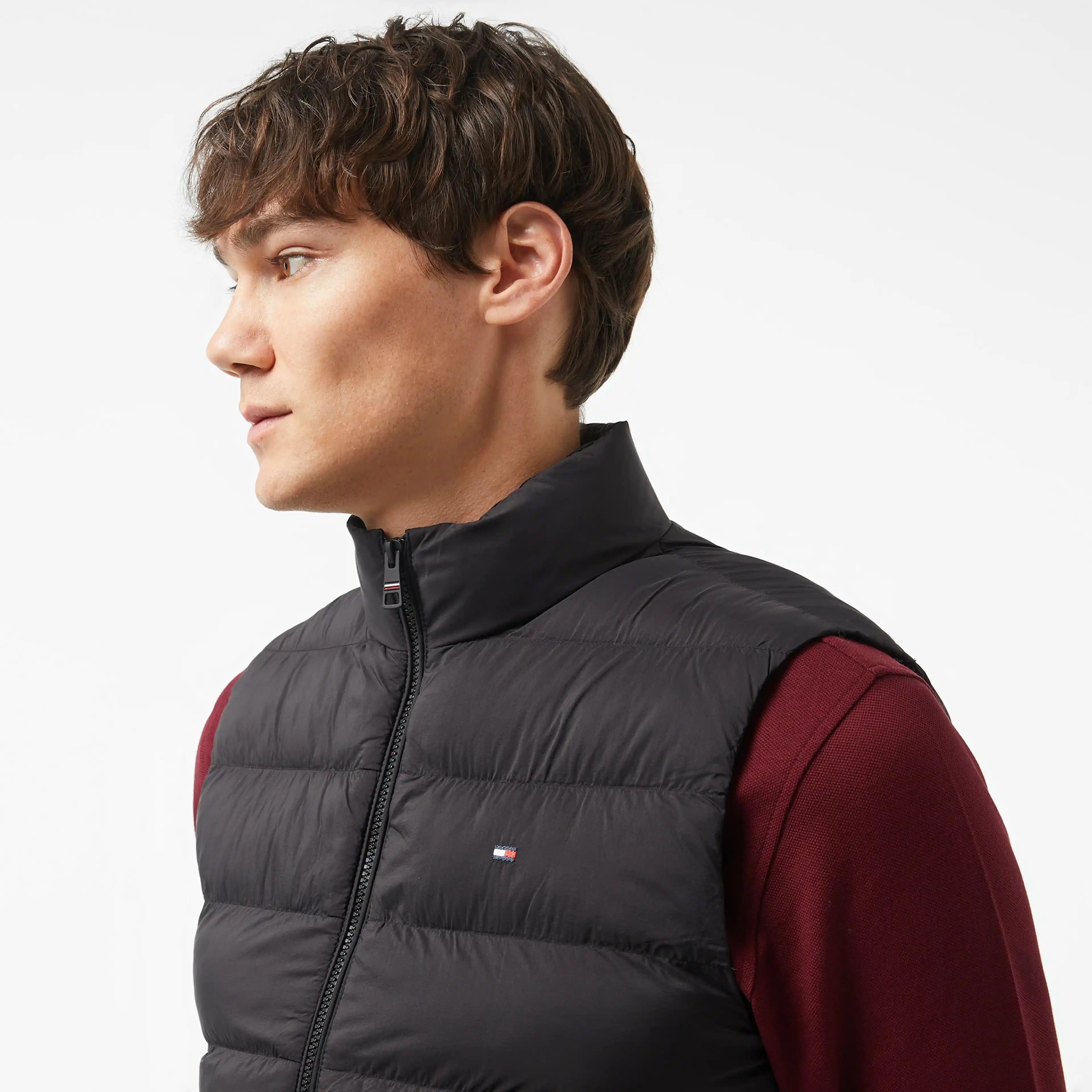 Tommy Yeleklerle Modern ve Şık Tarzlar Yaratmanın Yolları