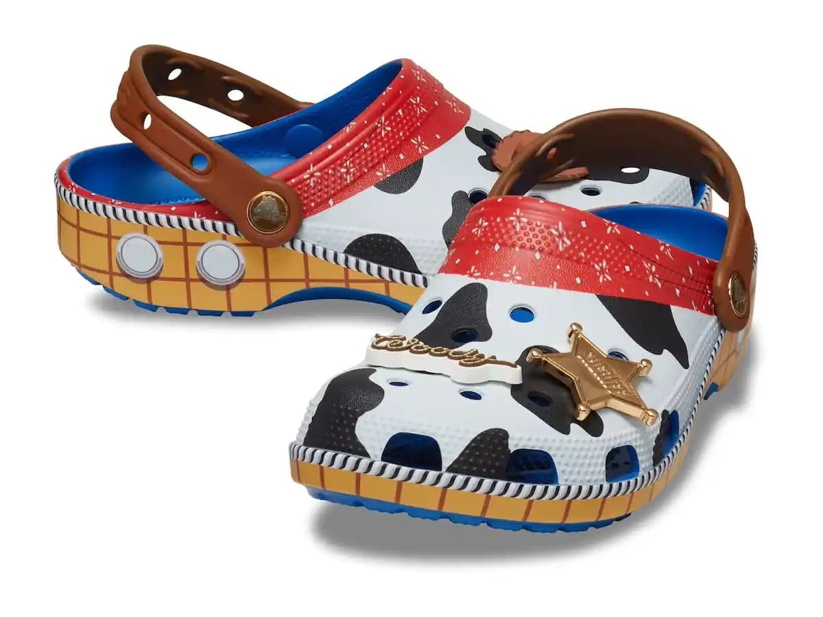 Toy Story Crocs: Renkli ve Eğlenceli Tasarımlarla Günümüz Moda Trendlerine Yönelik Bir İnceleme