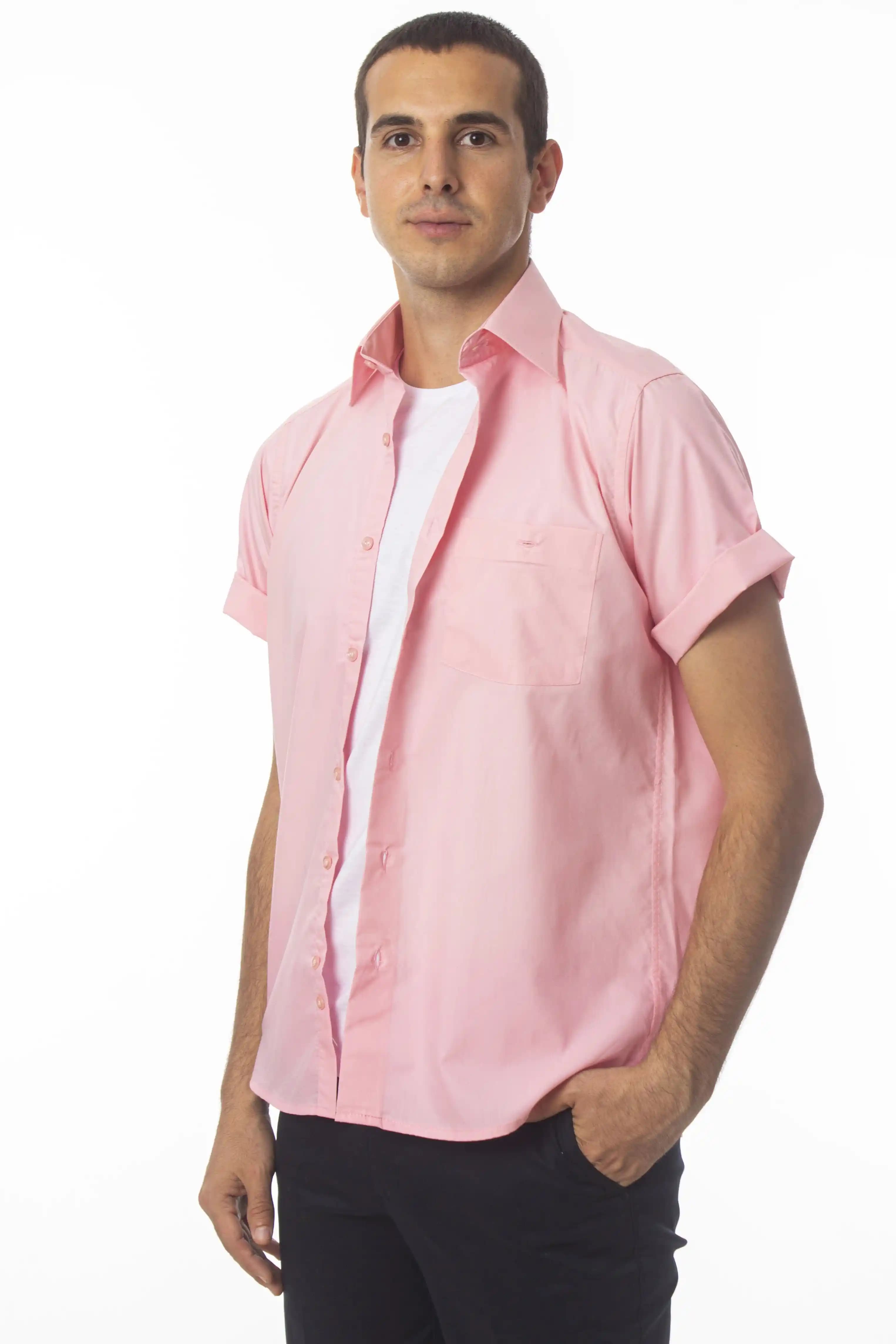 Toz Pembe Gömlek Erkek Modasında Şıklık ve Tarzın Modern Yansıması